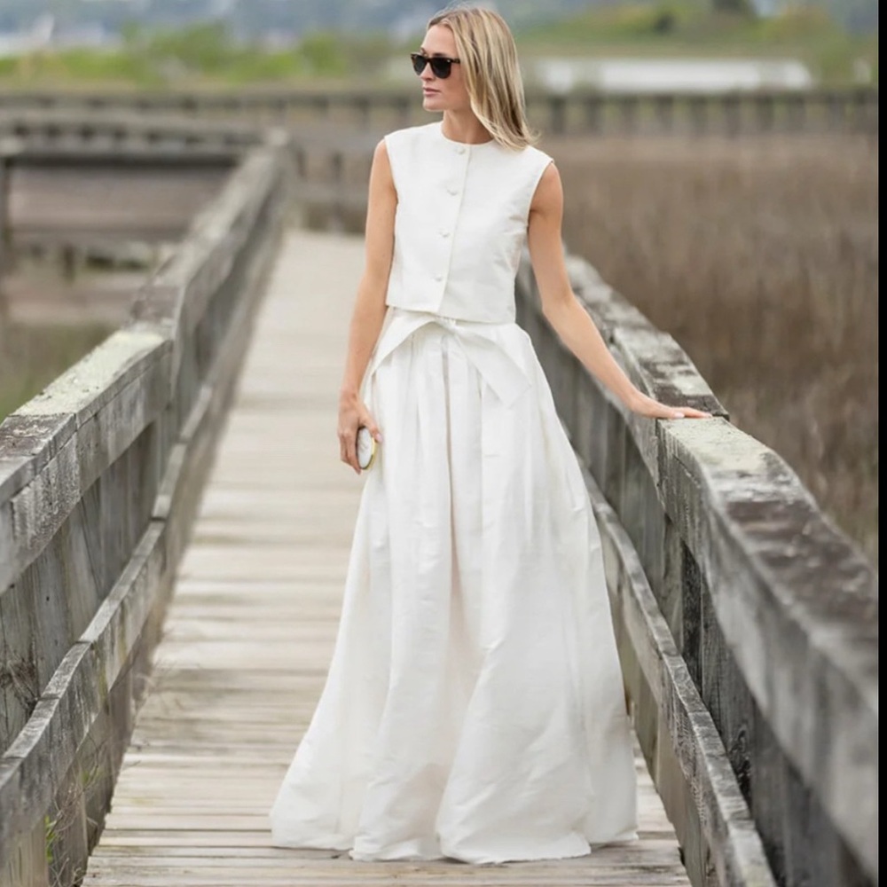 Julia Amory Ball Skirt. NWT. Warm White. Size large.